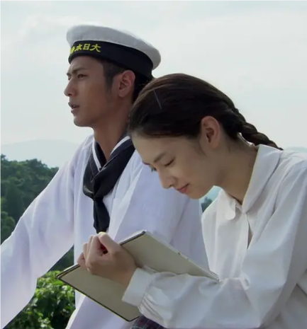 从废墟中盛开的花